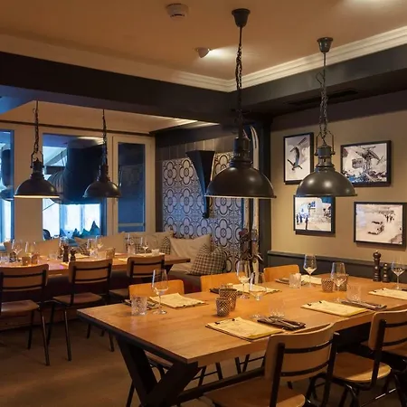 Provisorium13 Hotel Arosa